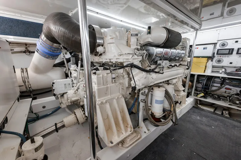 Recidivist Yacht Photos Pics 2006 B&D 60 Custom Carolina- Engine Room