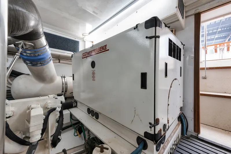 Recidivist Yacht Photos Pics 2006 B&D 60 Custom Carolina- Engine Room