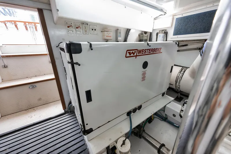 Recidivist Yacht Photos Pics 2006 B&D 60 Custom Carolina- Engine Room