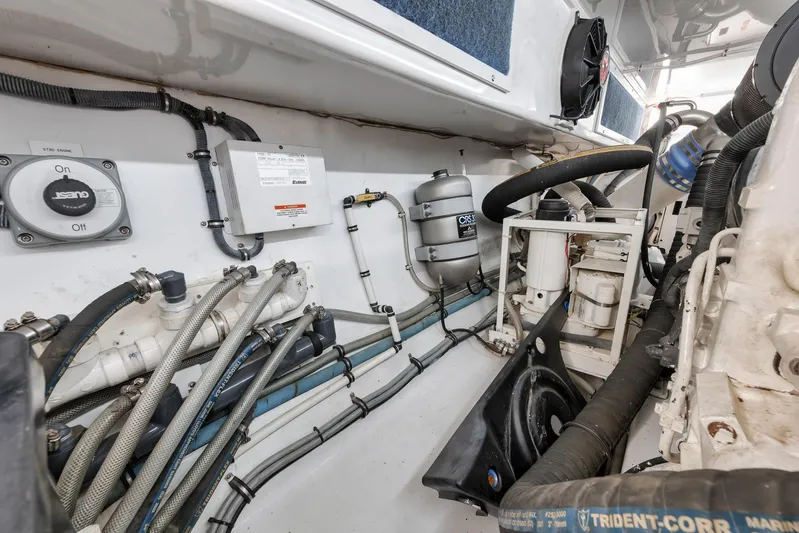 Recidivist Yacht Photos Pics 2006 B&D 60 Custom Carolina- Engine Room