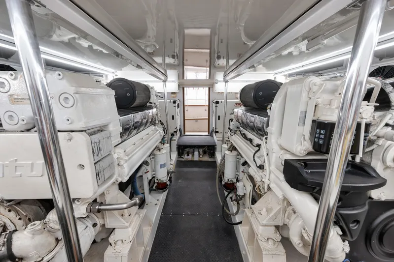 Recidivist Yacht Photos Pics 2006 B&D 60 Custom Carolina- Engine Room