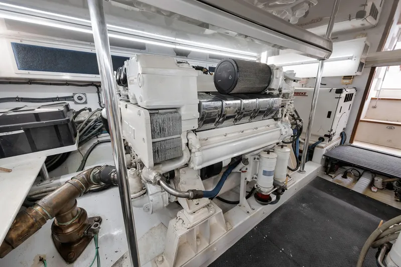 Recidivist Yacht Photos Pics 2006 B&D 60 Custom Carolina- Engine Room