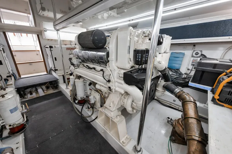 Recidivist Yacht Photos Pics 2006 B&D 60 Custom Carolina- Engine Room