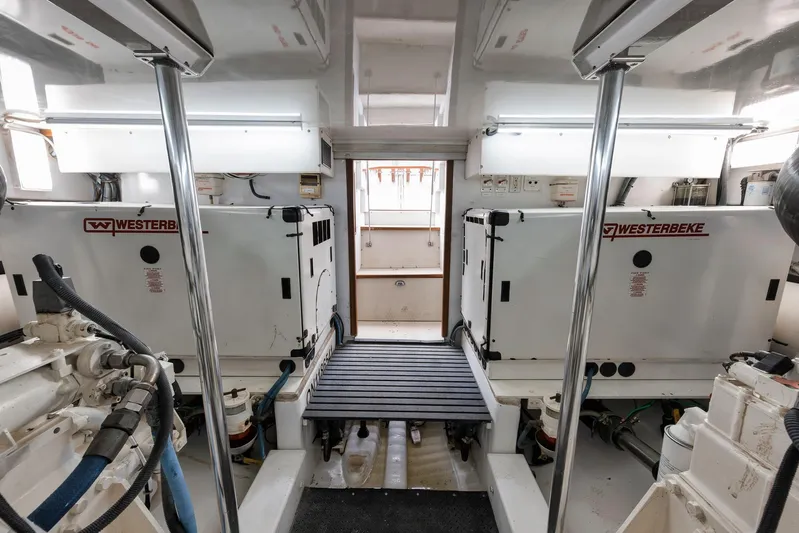 Recidivist Yacht Photos Pics 2006 B&D 60 Custom Carolina- Engine Room