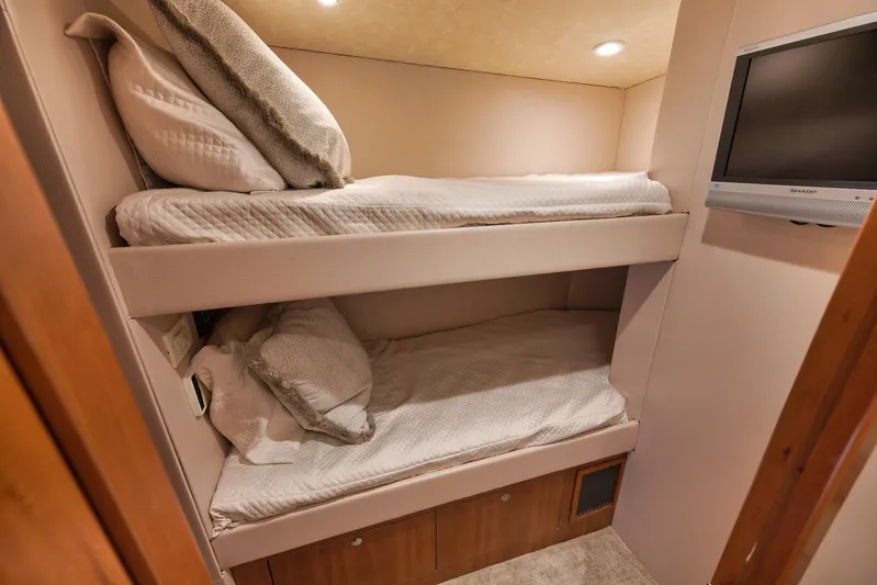 Recidivist Yacht Photos Pics 2006 B&D 60 Custom Carolina- Guest Stateroom