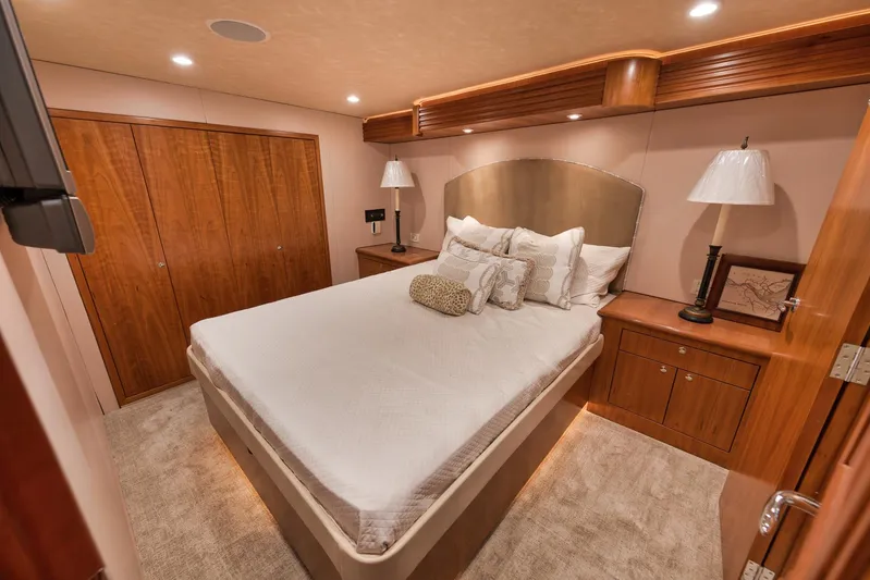 Recidivist Yacht Photos Pics 2006 B&D 60 Custom Carolina- Master Stateroom