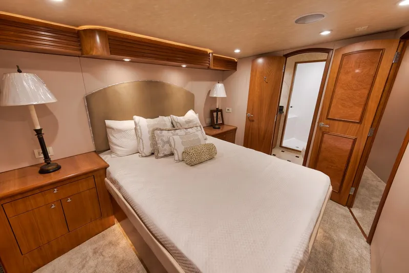 Recidivist Yacht Photos Pics 2006 B&D 60 Custom Carolina- Master Stateroom