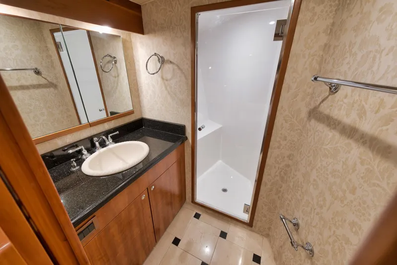 Recidivist Yacht Photos Pics 2006 B&D 60 Custom Carolina- Master Head