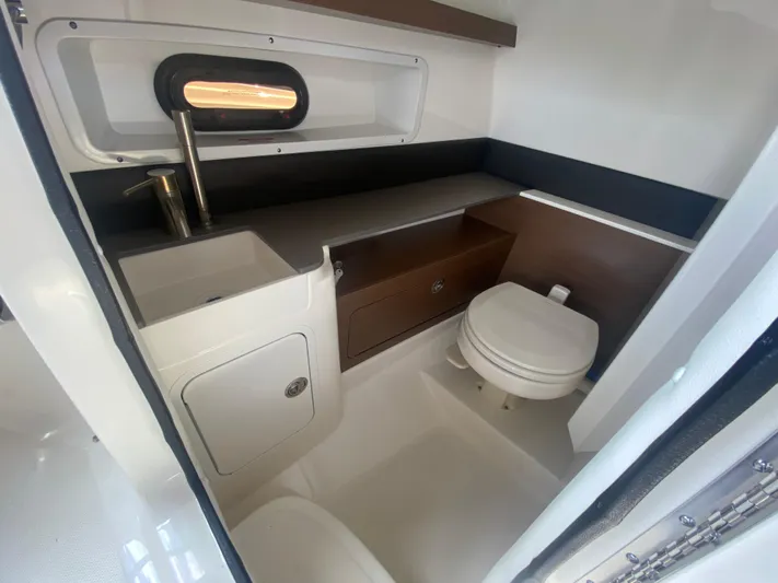 2020 Sea Ray 290 Sdx Ob Yacht Photos Pics 2020 Sea Ray SDX 290 Outboard boat bathroom with sink, toilet, and window.