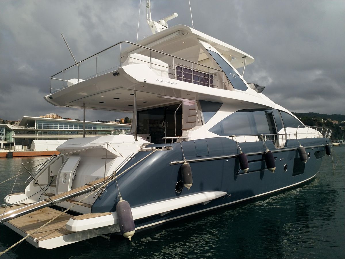 2022 Azimut 74 