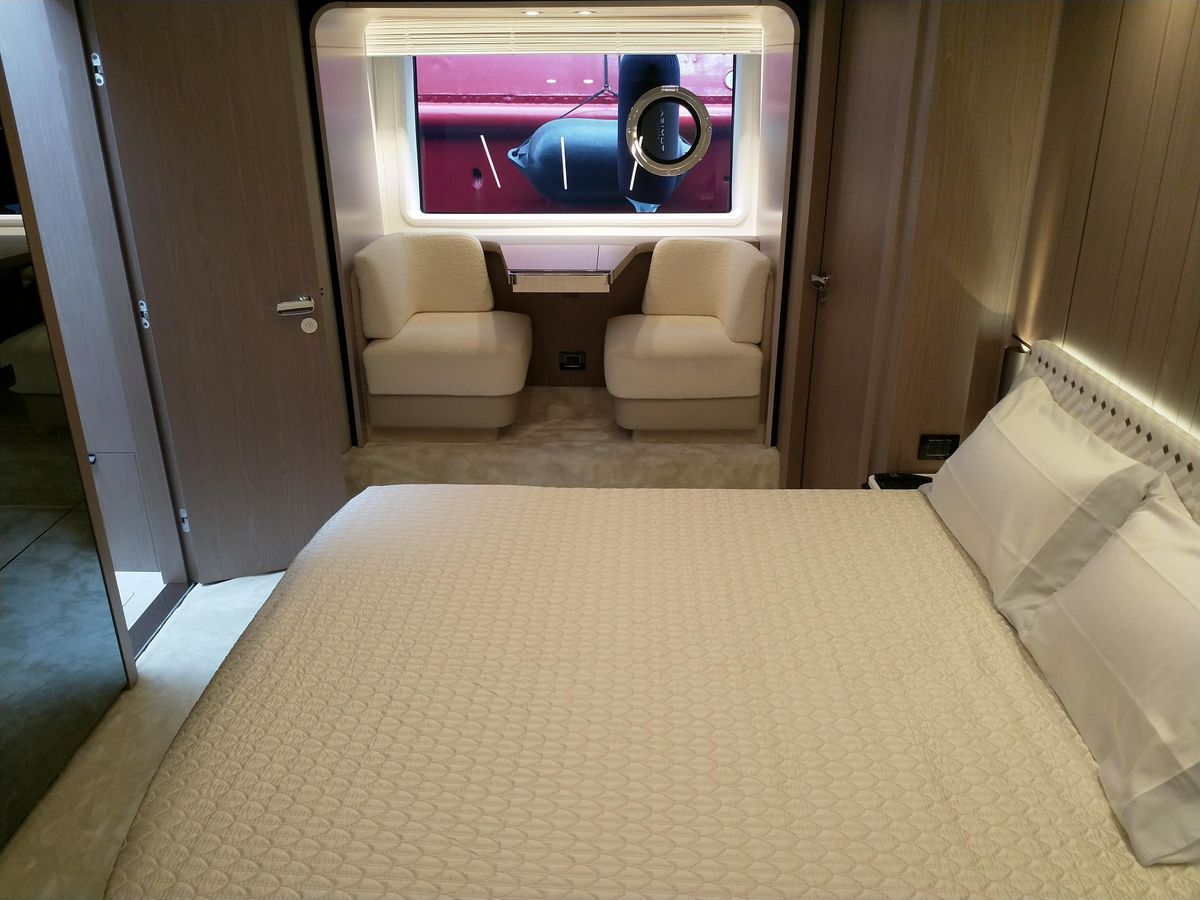 2022 Azimut 74 