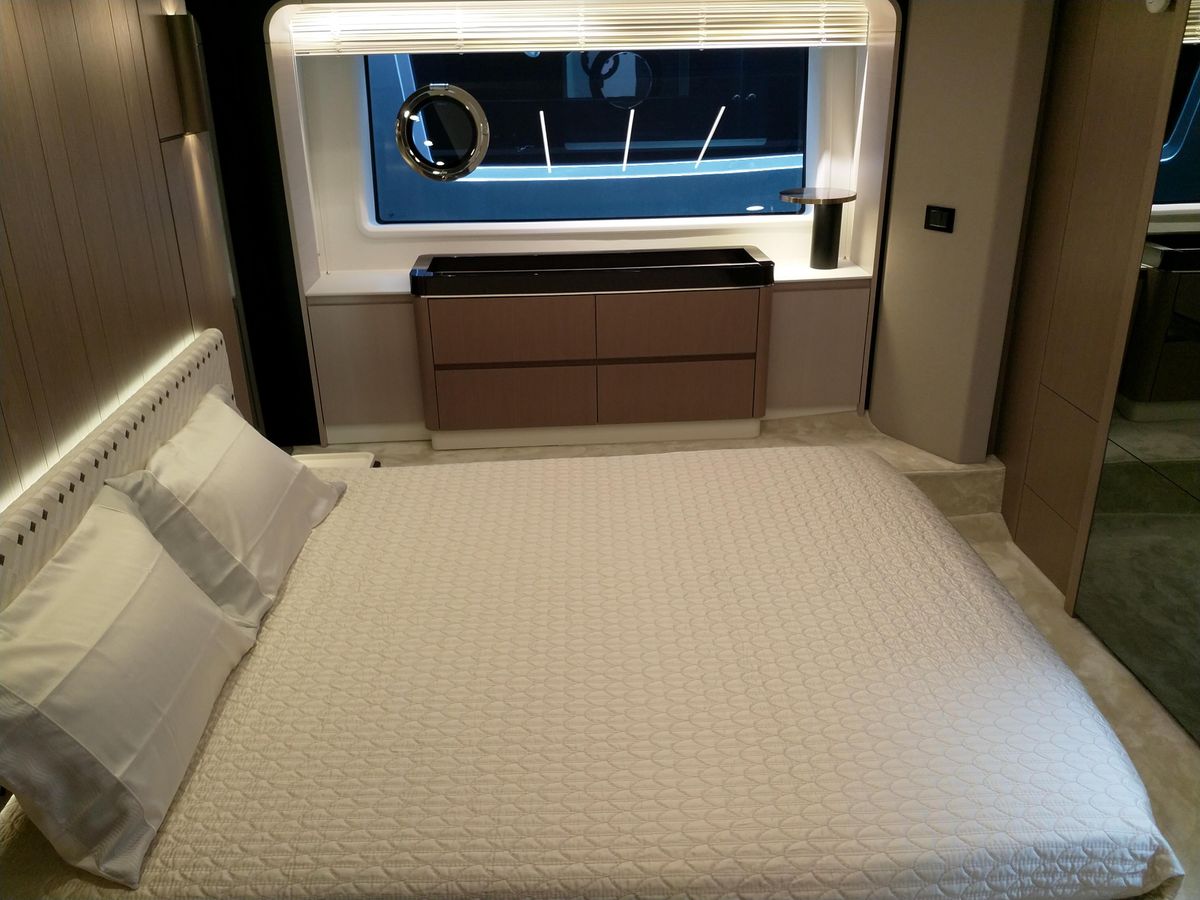 2022 Azimut 74 