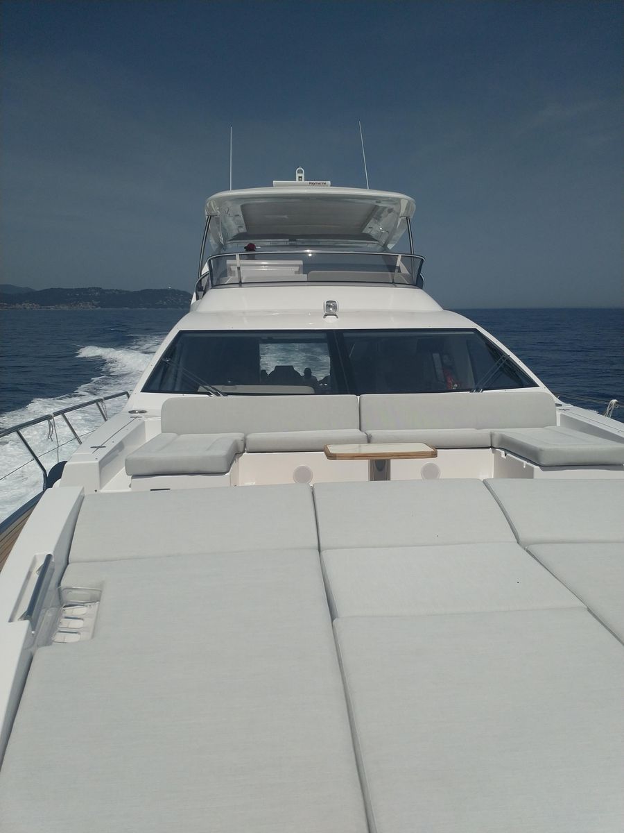 2022 Azimut 74 