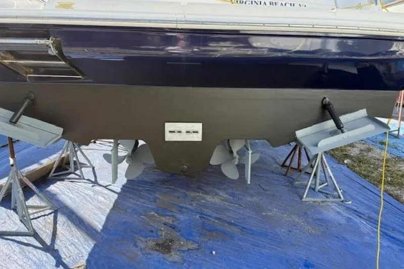  Yacht Photos Pics 2003 Sea Ray 420 Sundancer boat on stands, showing propellers and hull.