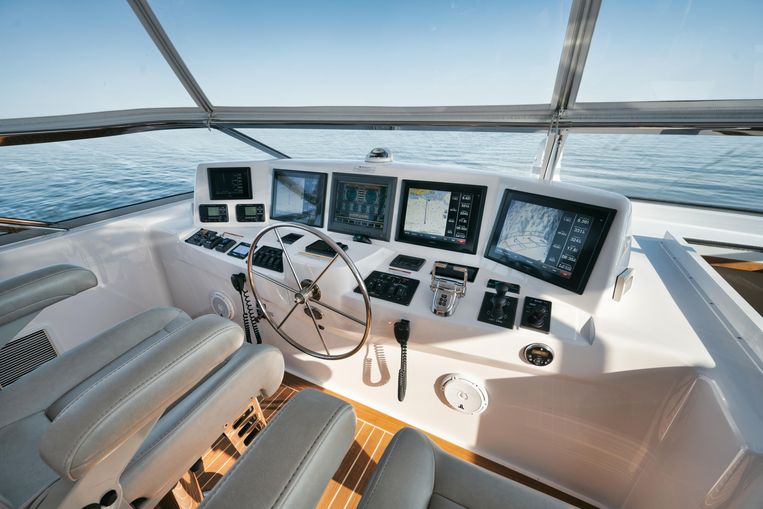 2015-80-hatteras-80-motor-yacht
