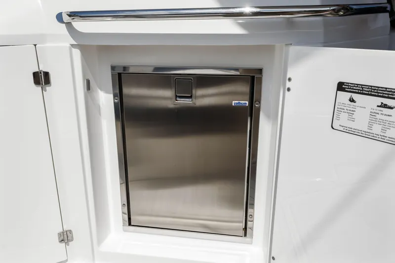 Gettin Trashy Yacht Photos Pics 