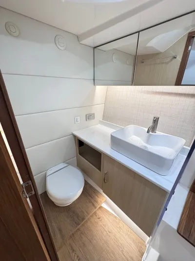  Yacht Photos Pics 2026 REGAL 38 SAV - Image 18