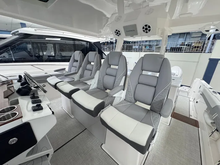  Yacht Photos Pics 2026 REGAL 38 SAV - Image 6