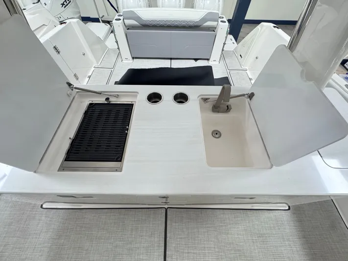  Yacht Photos Pics 2026 REGAL 38 SAV - Image 13