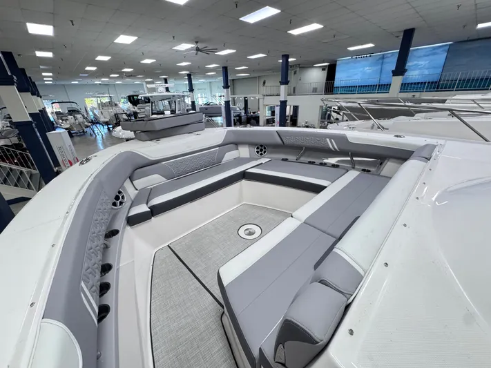  Yacht Photos Pics 2026 REGAL 38 SAV - Image 10