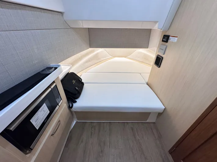  Yacht Photos Pics 2026 REGAL 38 SAV - Image 15