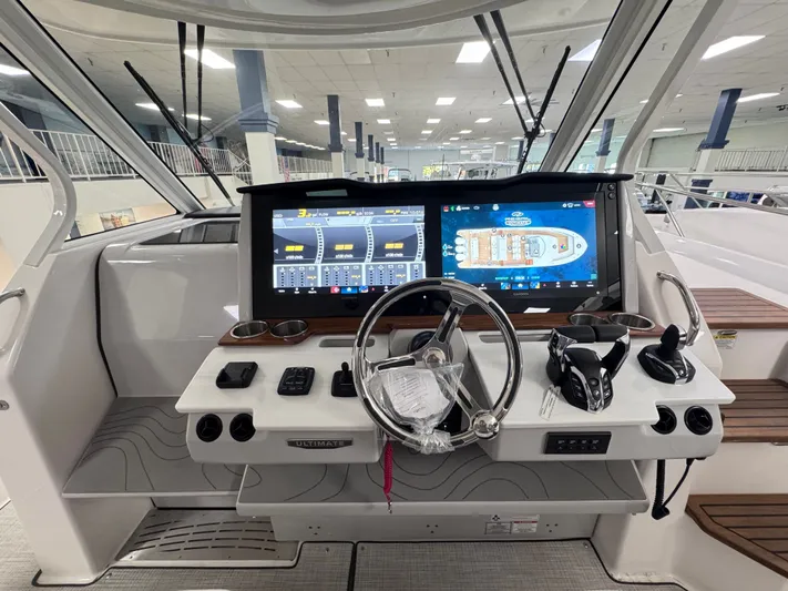  Yacht Photos Pics 2026 REGAL 38 SAV - Image 8