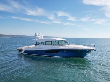 2022 53' Tiara Yachts-53 Coupe Newport Beach, CA, US