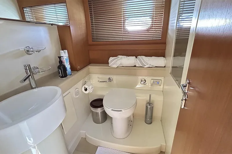 2008 Ferretti 510 Fly @ Cancun Yacht Photos Pics Luxurious bathroom in 2008 Ferretti Yachts 510, featuring modern fixtures and elegant design.