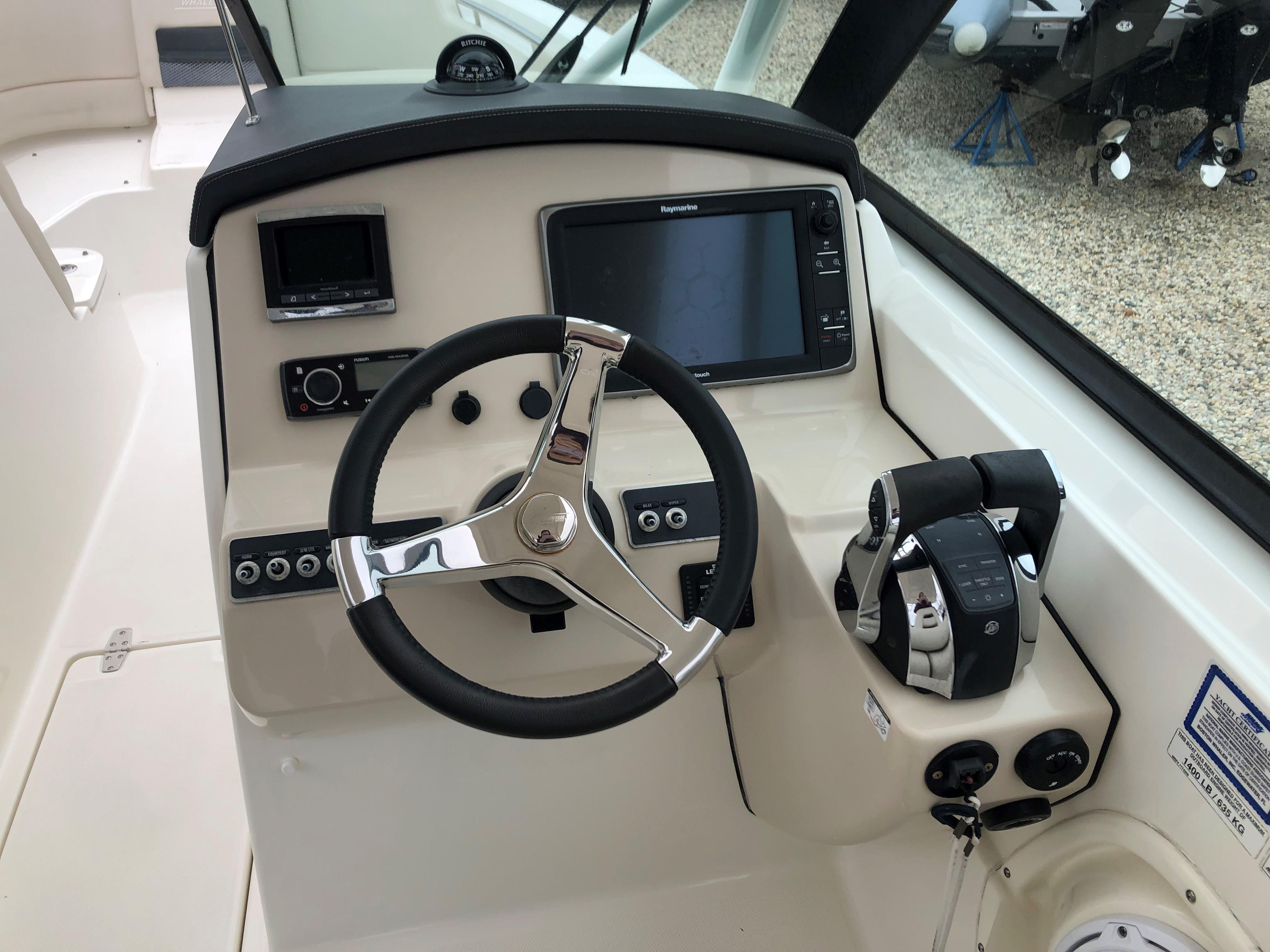 2014 Boston Whaler 270 Vantage Dual Console for sale - YachtWorld