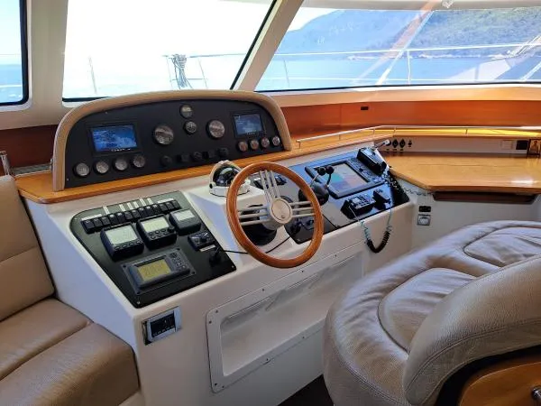 Kungaloosh Yacht Photos Pics Helm of 2010 Fountaine Pajot Cumberland 46 yacht with modern navigation instruments.