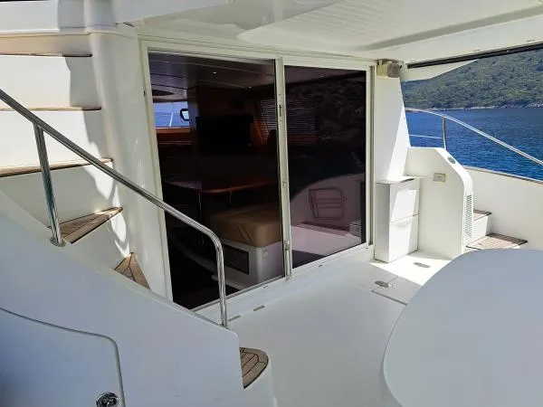 Kungaloosh Yacht Photos Pics Fountaine Pajot Cumberland 46 yacht interior with stairs and ocean view, 2010 model.