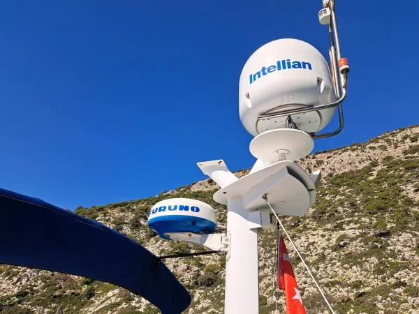 Kungaloosh Yacht Photos Pics Satellite equipment on a 2010 Fountaine Pajot Cumberland 46 against a clear blue sky.