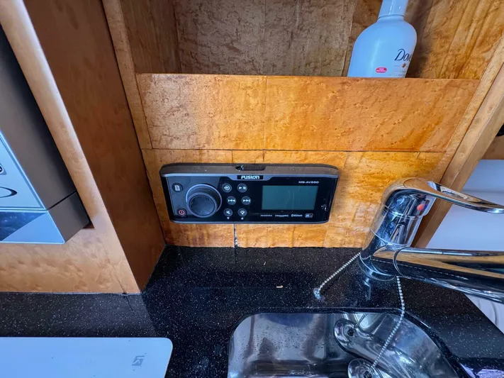  Yacht Photos Pics 2008 Donzi 38 ZSF interior with Fusion stereo and sink.