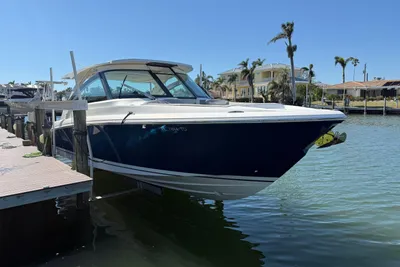 Tiara Yachts 34 LX