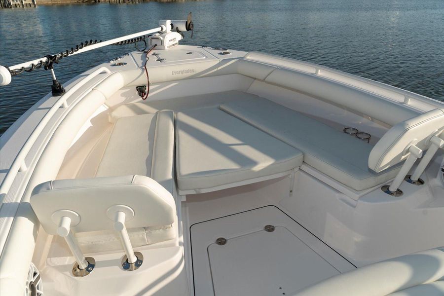 2022 Everglades 273CC