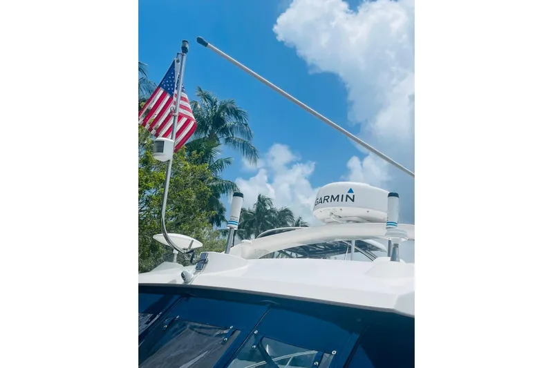 Yacht Photos Pics 2010 Sea Ray 450 Sundancer with Garmin radar and American flag, under blue sky.