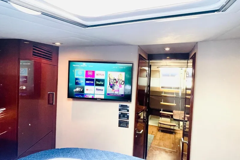  Yacht Photos Pics Interior of 2010 Sea Ray 450 Sundancer yacht with TV and modern amenities.