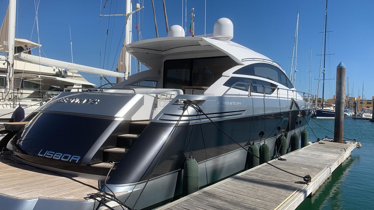 2010 Pershing 65 