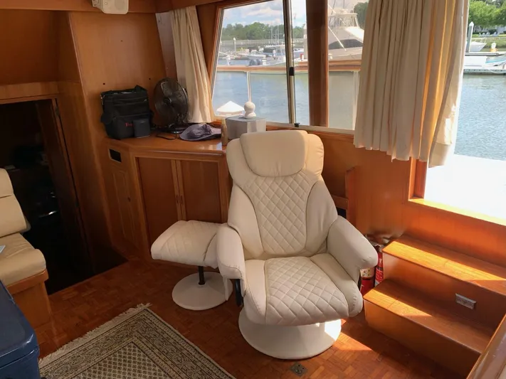 Sundog Yacht Photos Pics Interior of 1996 Ocean Alexander 423 Classico yacht with white leather chair.