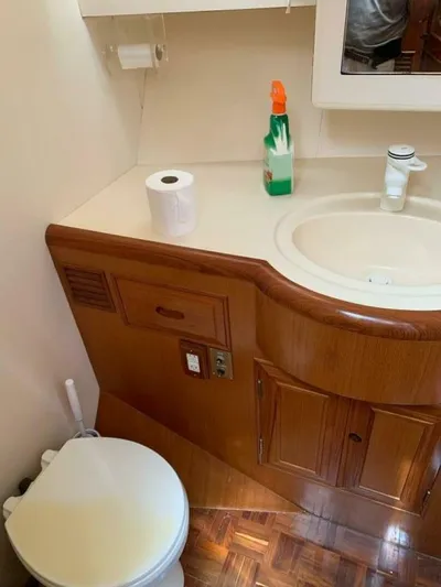 Sundog Yacht Photos Pics Bathroom in 1996 Ocean Alexander 423 Classico yacht with sink and toilet.
