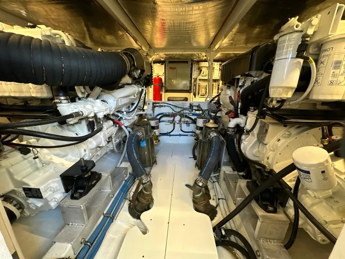  Yacht Photos Pics Bertram 43 Convertible