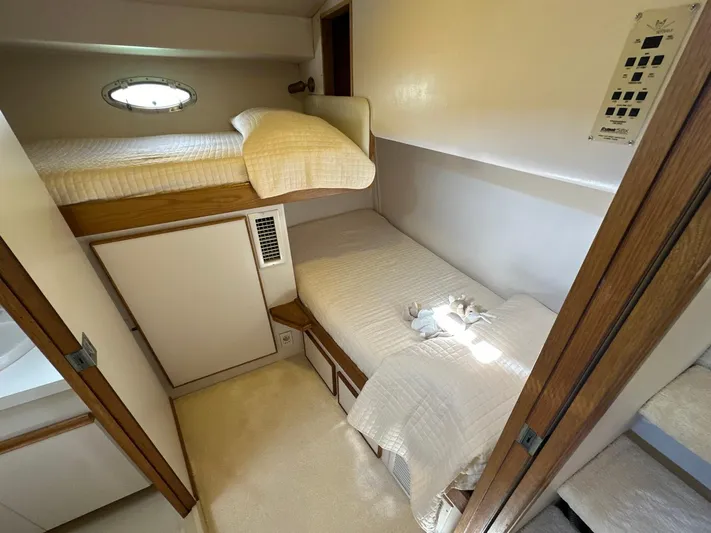  Yacht Photos Pics Bertram 43 Convertible