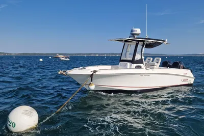 2015 Boston Whaler 220 Outrage