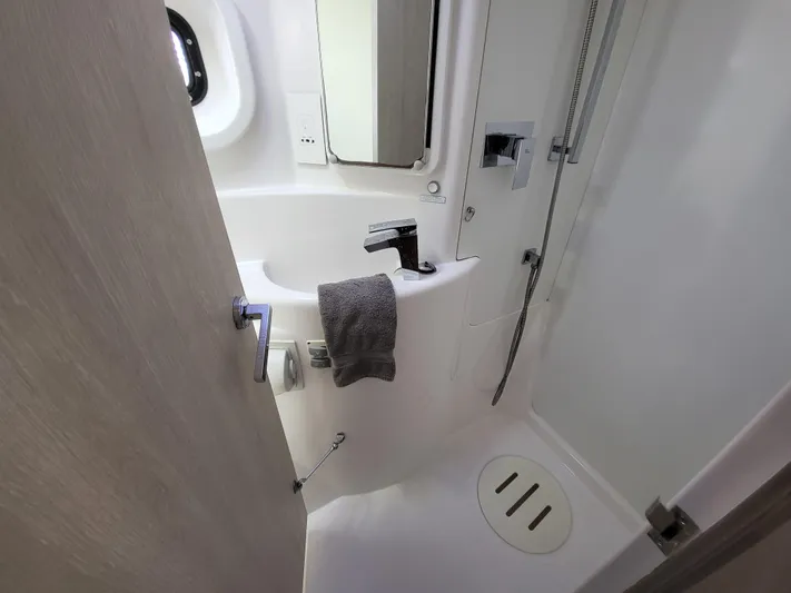 Ohana Yacht Photos Pics Bathroom in Leopard 44, 2016, featuring shower and sink.