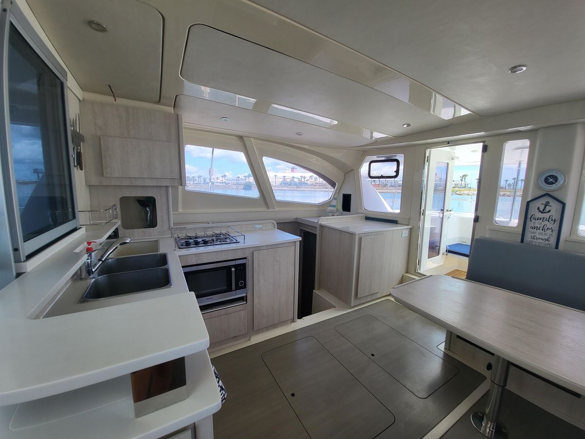 2016 Leopard 44 