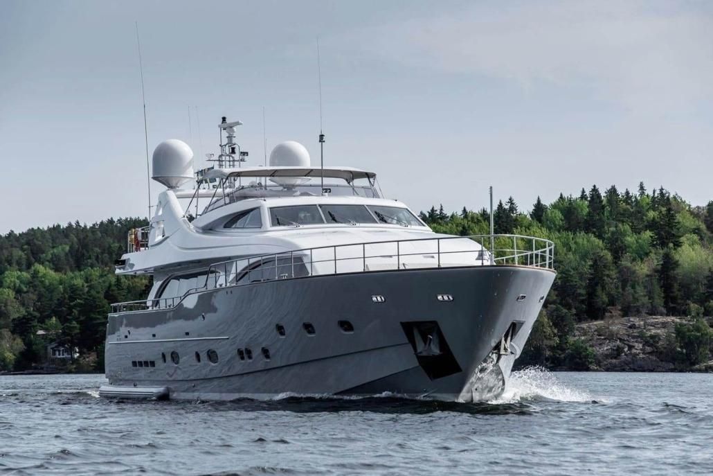 2006 Ferretti Yachts 111 