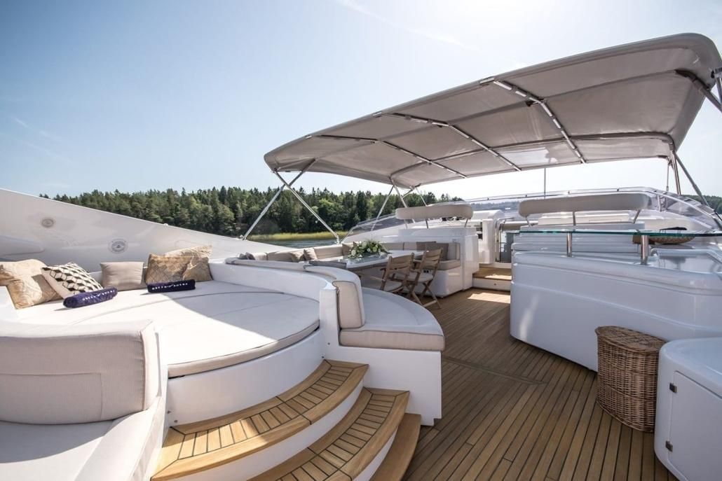 2006 Ferretti Yachts 111 