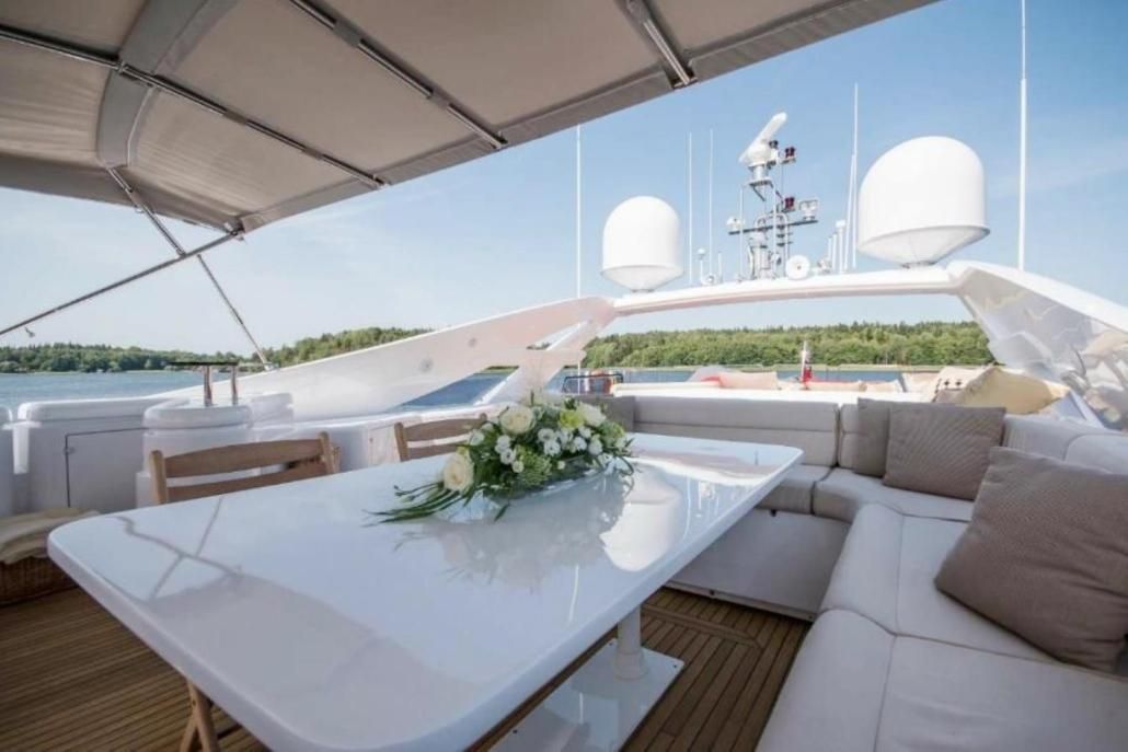 2006 Ferretti Yachts 111 