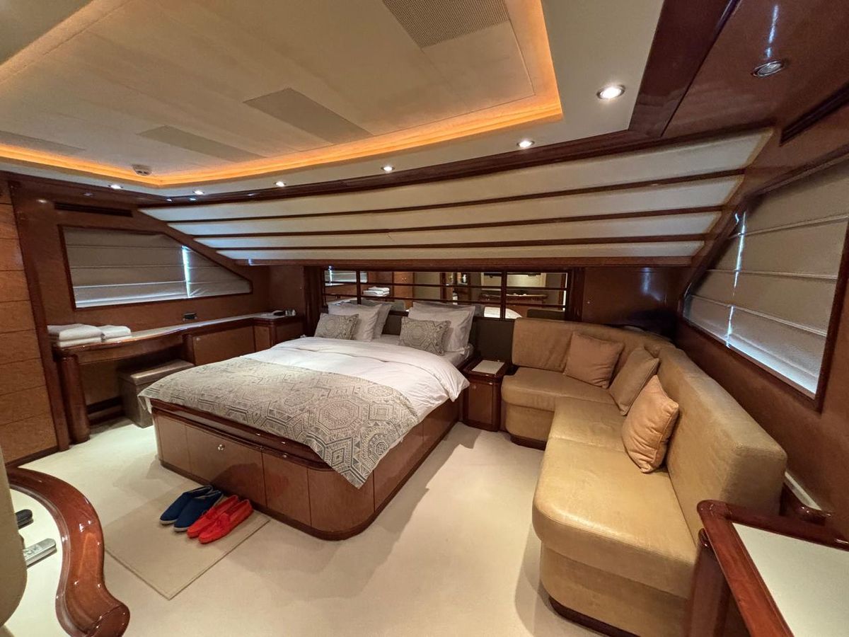 2006 Ferretti Yachts 111 
