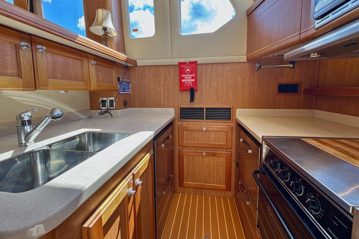 2007 Mainship 43 